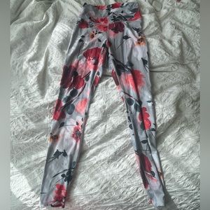 Size small fabletics leggings!!! Good condition super cute